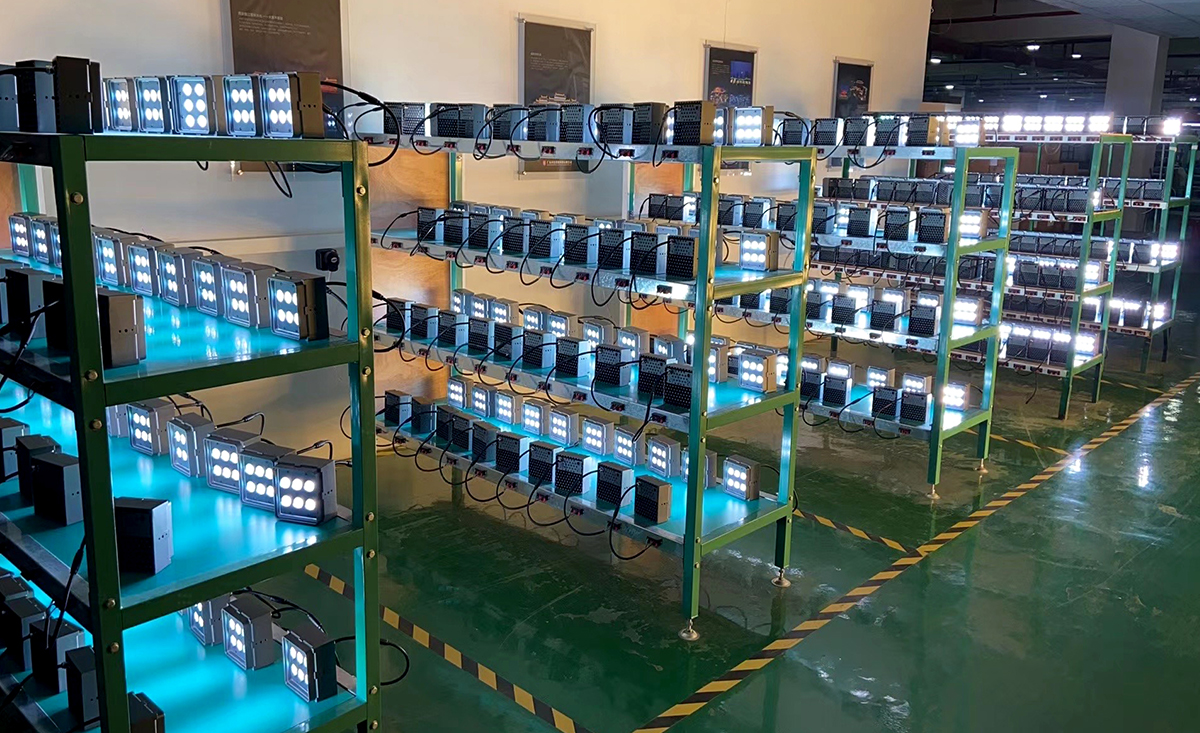 LED灯具老化测试区